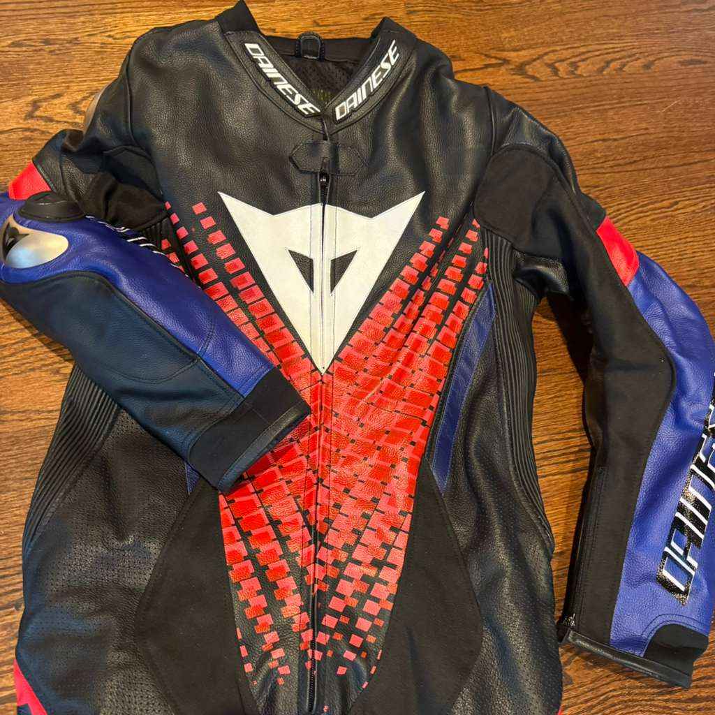 CE armored cowhide motorcycle suit detail